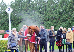 Sharp Distinction & his owners at Kempton