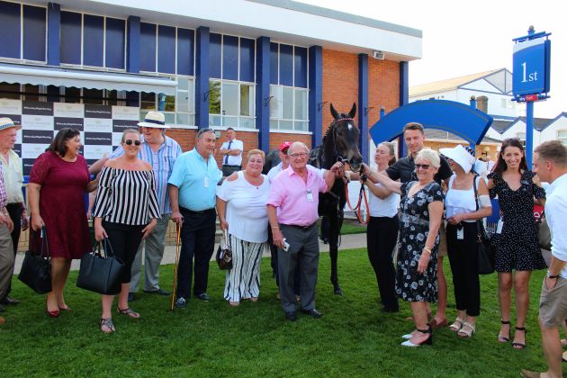 Number 7 SR with Winning Owners @ Windsor 7 May 2018 (orig) resized